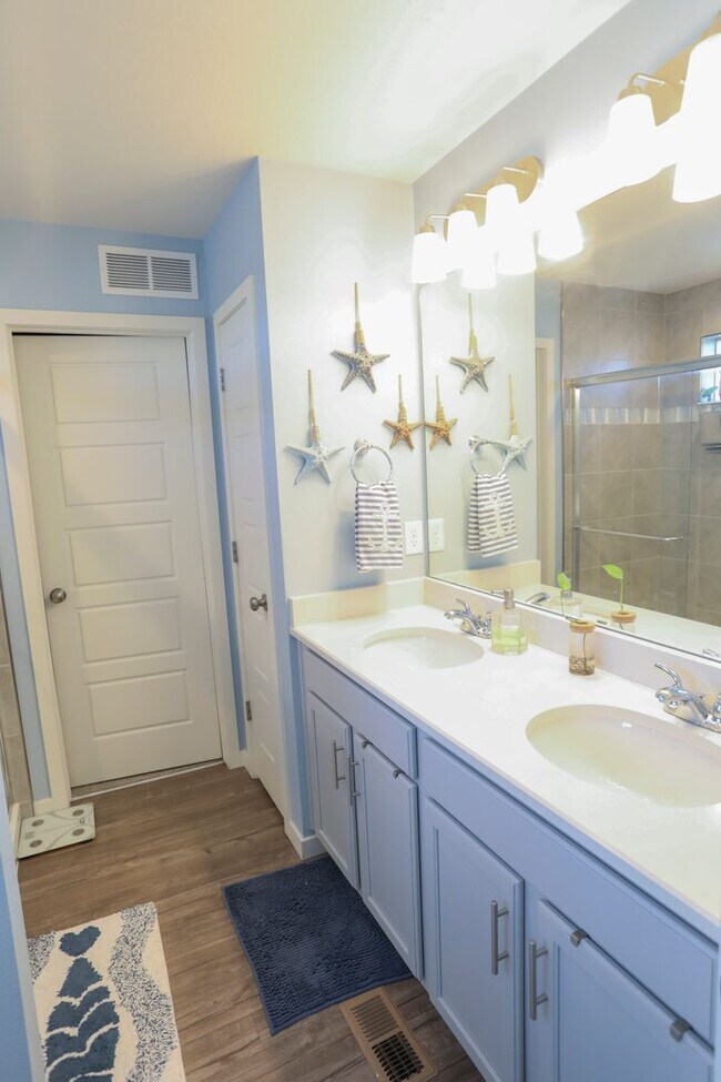 Building Photo - 3 Bedroom Newer Construction Home in Banni...