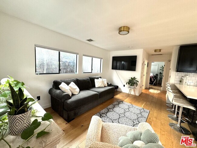 Building Photo - 2241 1/2 Harwood St