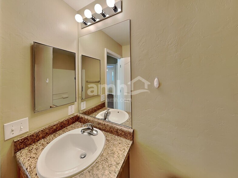 Building Photo - 245 W Paseo Celestial