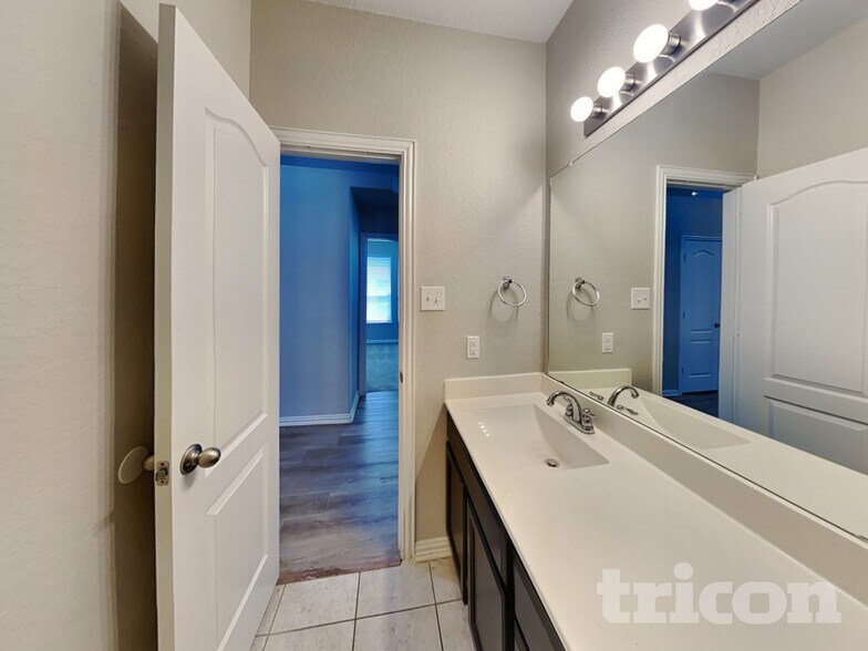 Building Photo - 7950 Headwaters Trail