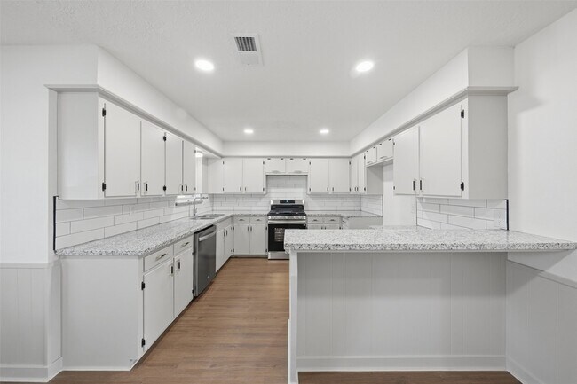 Building Photo - 5002 Cedar Creek Dr