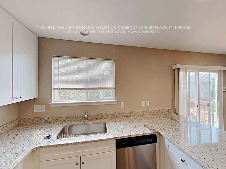 Building Photo - 240 Bonanza Dr