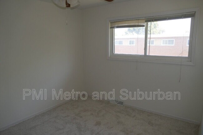 Building Photo - 5 E Judith Ann Dr