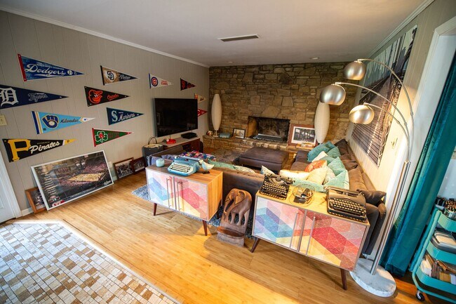 Building Photo - Short Term Rental Family Home