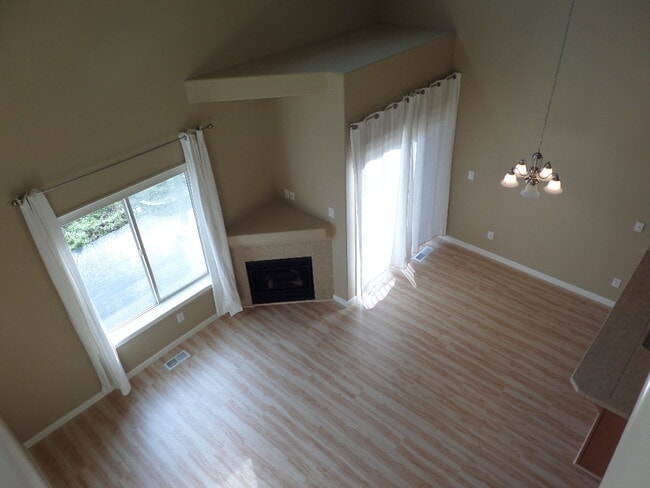 Building Photo - The Oaks Live/Work Townhomes