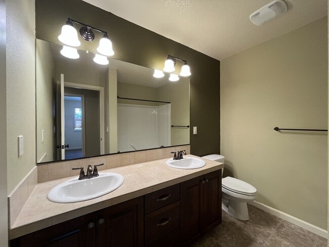 Building Photo - 3BD/3BA Bethany Home with Vaulted Ceilings, Stainless Appliances & Gas Fireplace