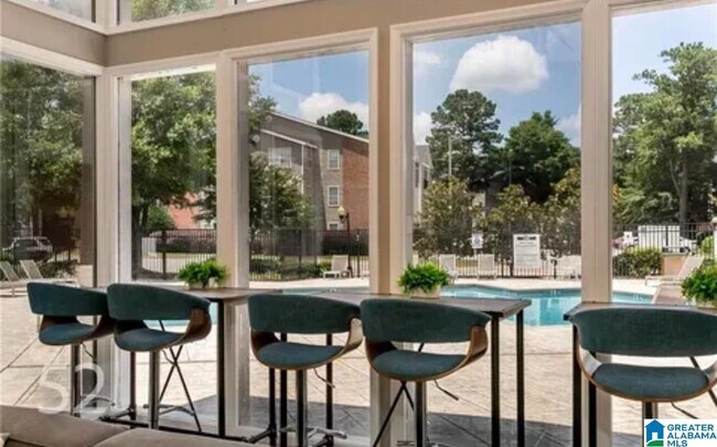 Building Photo - 210 15th St E