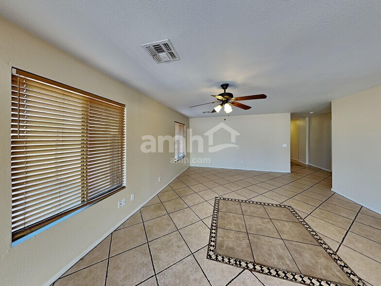 Building Photo - 5453 N 77th Ln