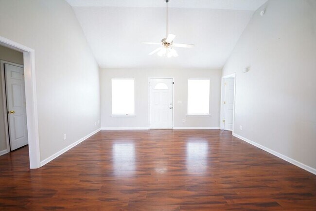 Building Photo - 134 Mustang Dr