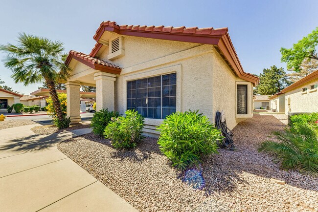 Building Photo - 1120 N Val Vista Dr