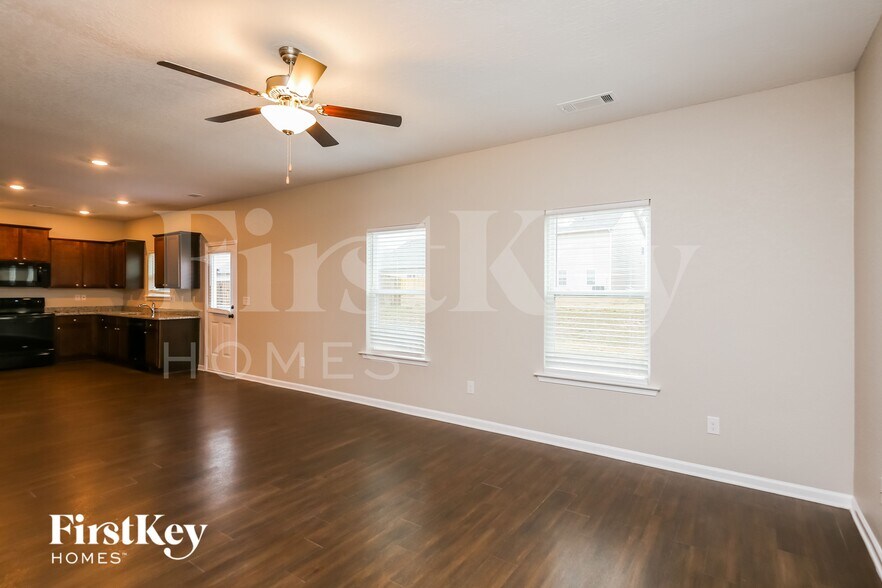 Building Photo - 811 Walnut Creek Cir