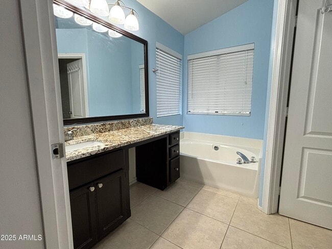 Building Photo - 1231 N Tercera Ct