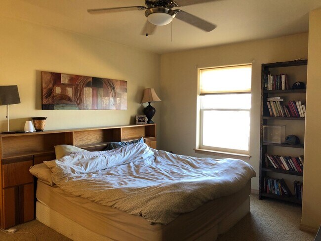 Building Photo - Dog friendly 3 Bedroom Condo!