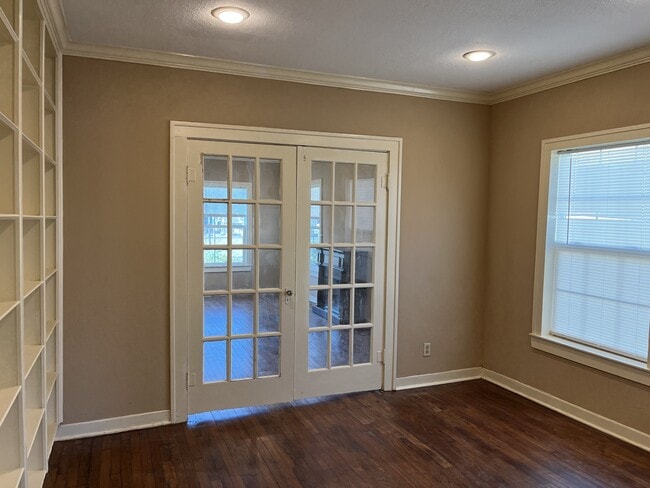 Building Photo - 1512 Live Oak St