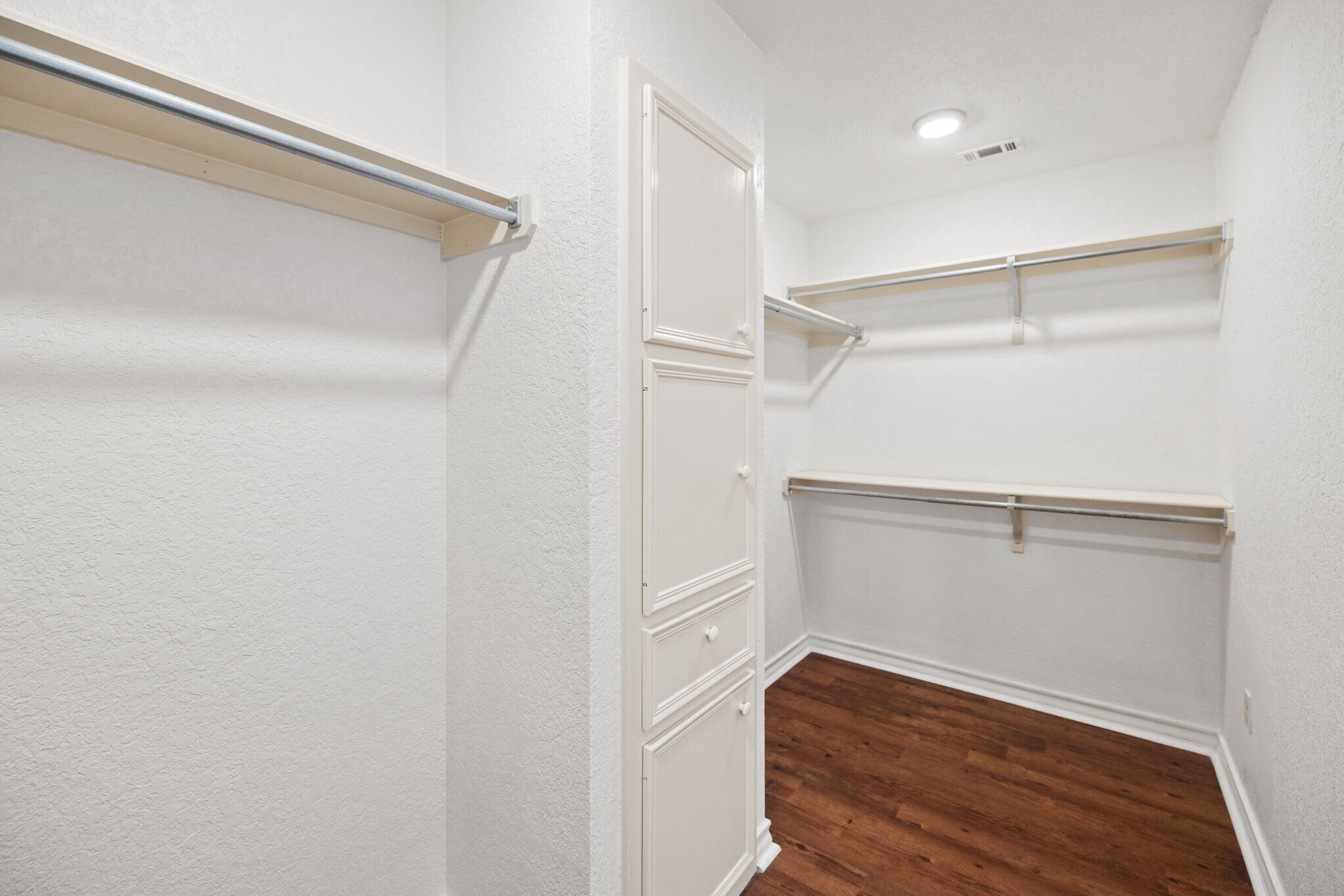 Building Photo - 917 Garden View Dr