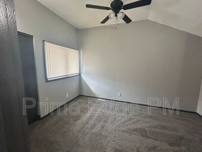 Building Photo - 1721 Ridgehaven Ct