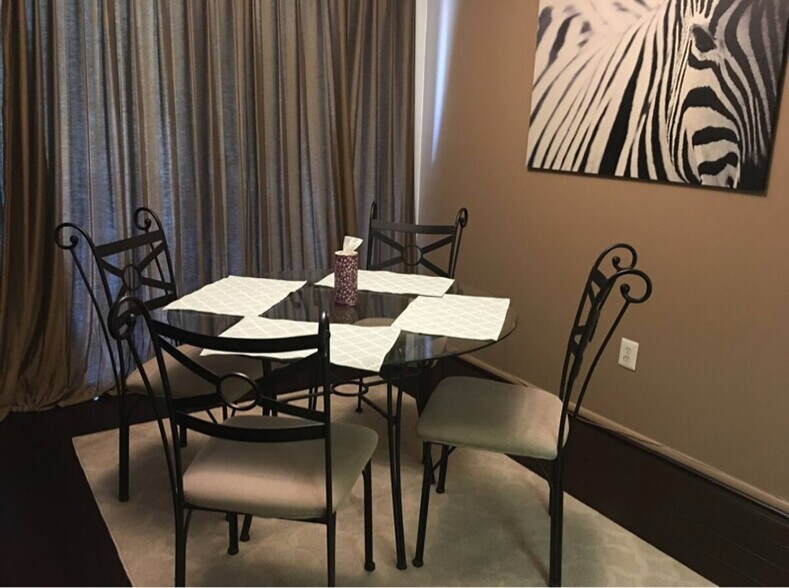 Building Photo - 10250 Prince Pl