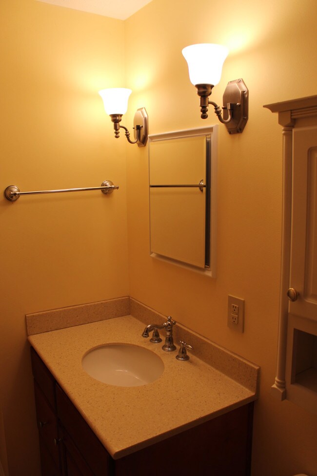 Building Photo - Southern Hills Duplex
