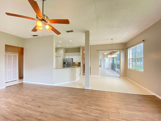 Building Photo - 3708 Molona Dr