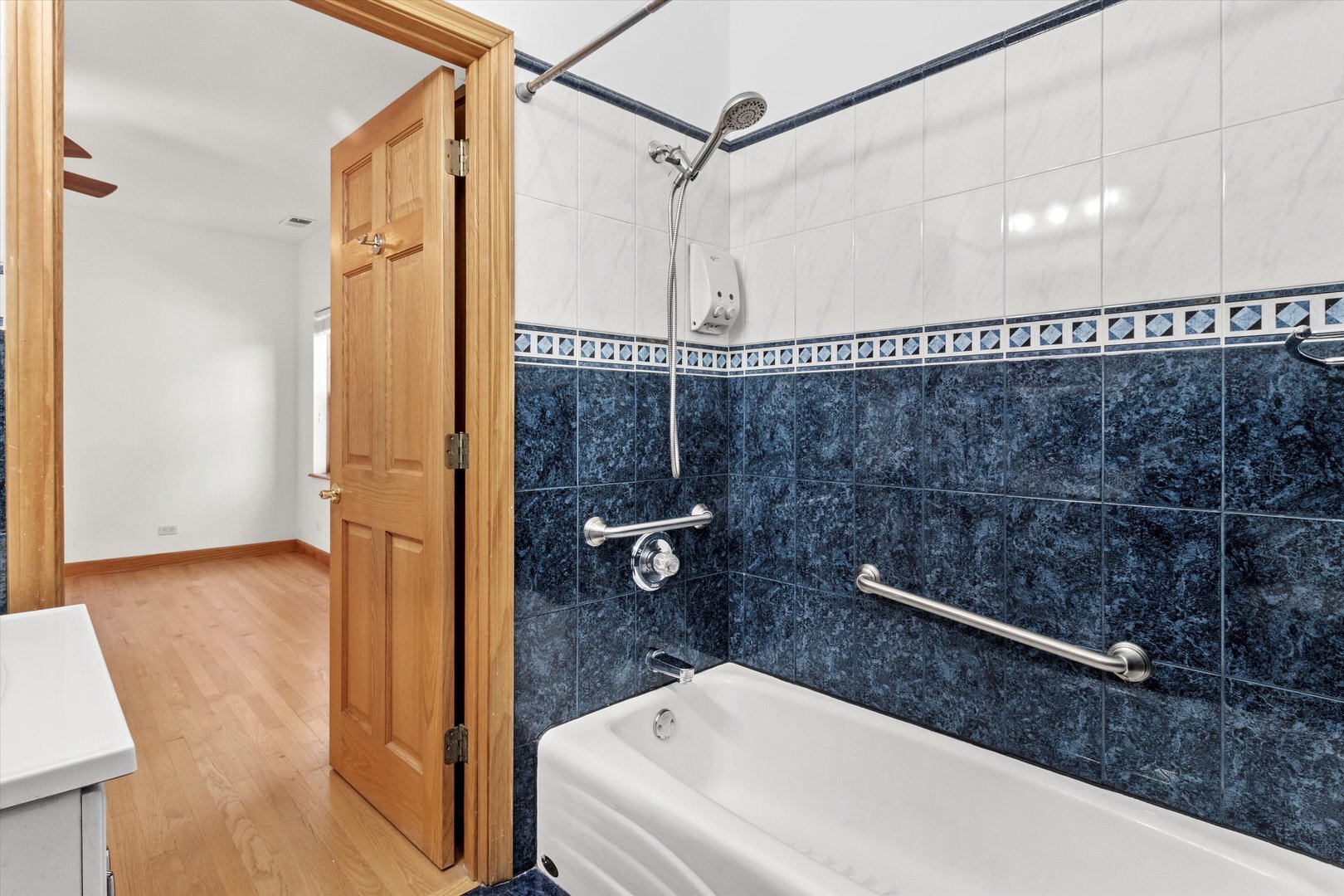 Building Photo - 911 N Fairfield Ave