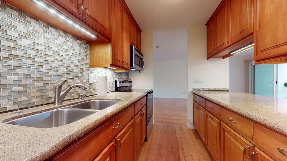 Building Photo - 902 Camino Real