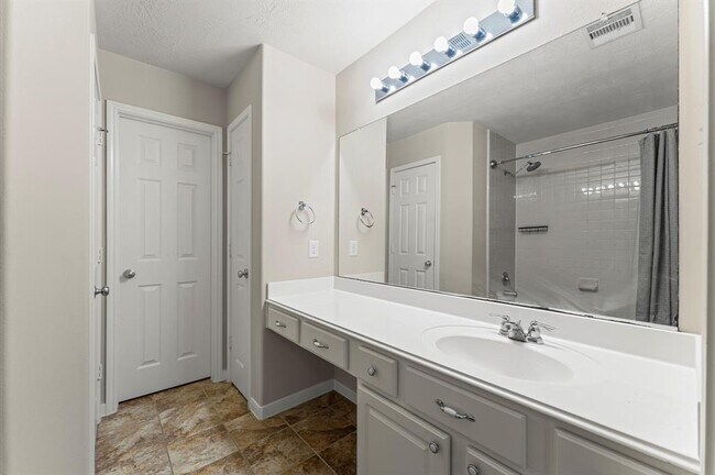 Building Photo - 13031 Iris Garden Ln