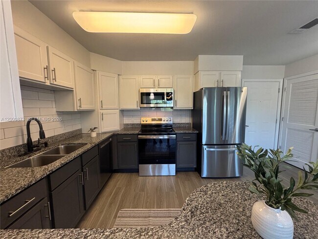 Building Photo - 448 W Georgia St