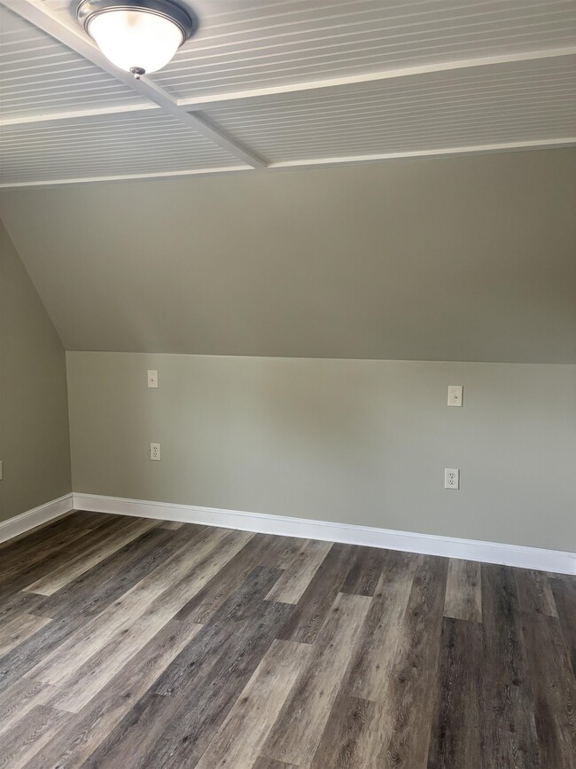 Building Photo - 615 Bean Rd