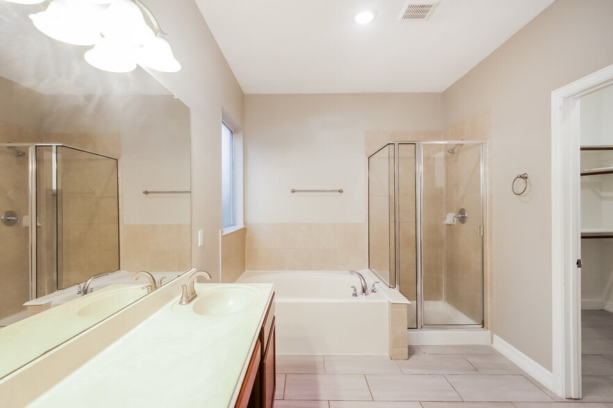 Building Photo - 8414 Parapet Pl