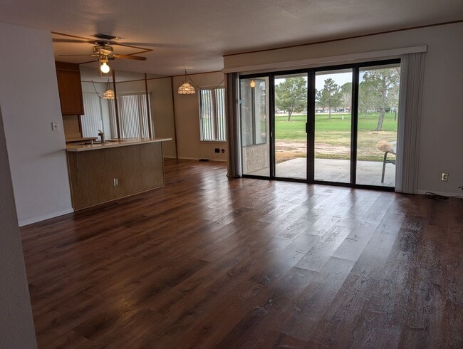 Building Photo - Cute Condo in Silverlakes