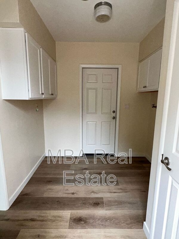 Building Photo - 660 W Erie St