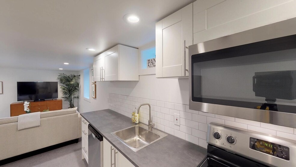 Building Photo - 1730 SE 35th Pl