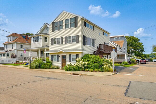 Building Photo - 47 Cosey Beach Ave