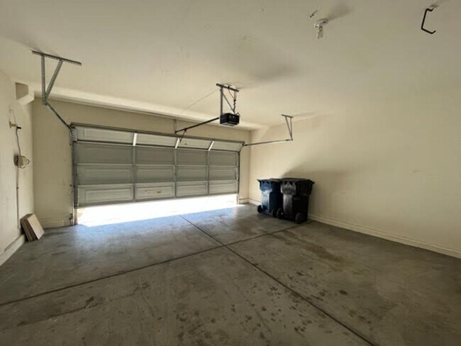 Building Photo - Charming Single Story 3 Bedroom Home