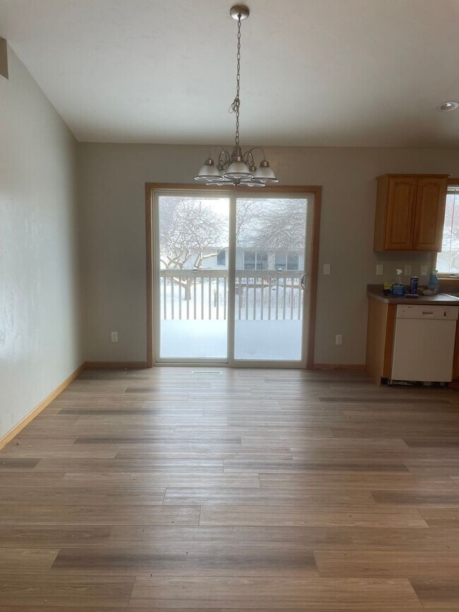 Building Photo - 2930 W Glenpark Dr