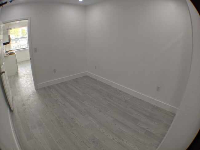 Building Photo - Colonia Ln