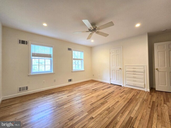 Building Photo - 5135 Westbard Ave