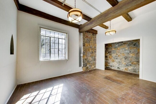 Building Photo - 7361 Claremont Ave
