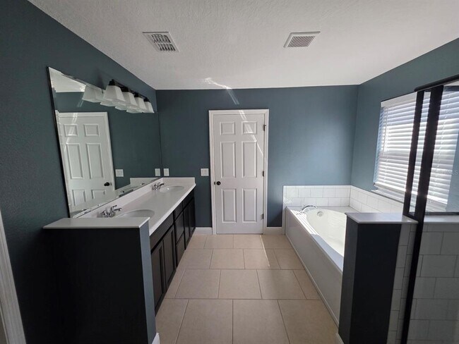 Building Photo - 172 Williamson Dr