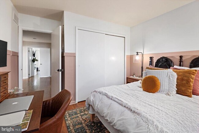 Building Photo - 64 Parchment Dr