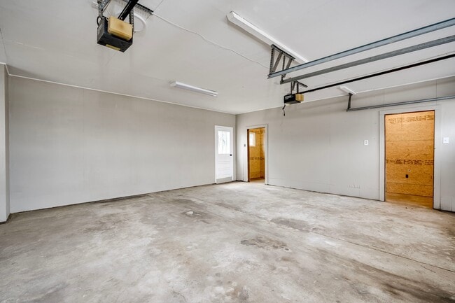 Building Photo - 205 Hampton Ave