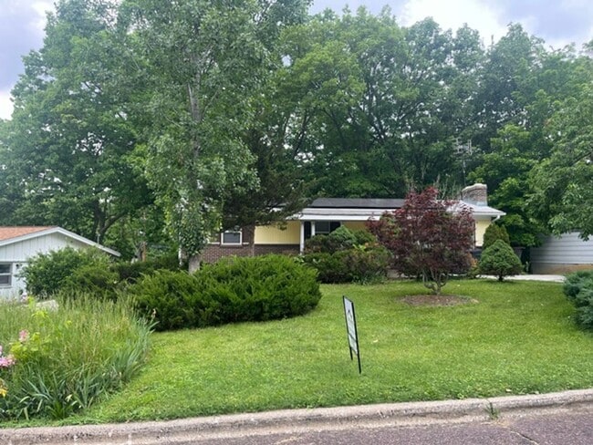Building Photo - Charming 4 Bed 2.5 Bath Home With Nice Wooded Back Yard!