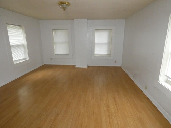 Building Photo - 107 Pearl St