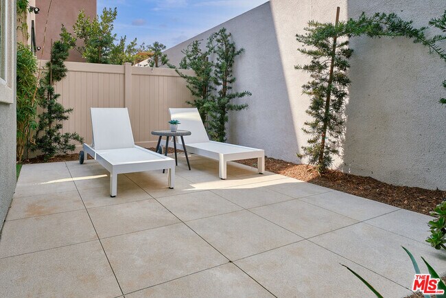 Building Photo - 525 Daniel Freeman Cir