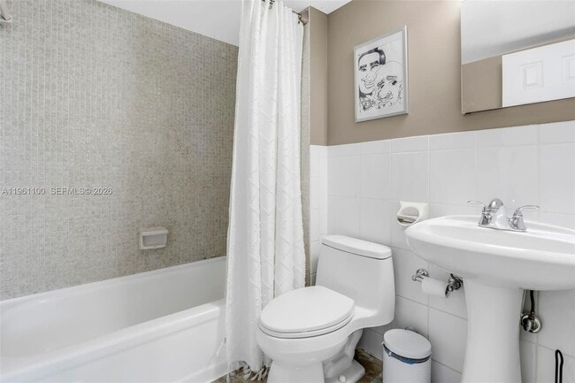 Building Photo - 120 Royal Pk Dr