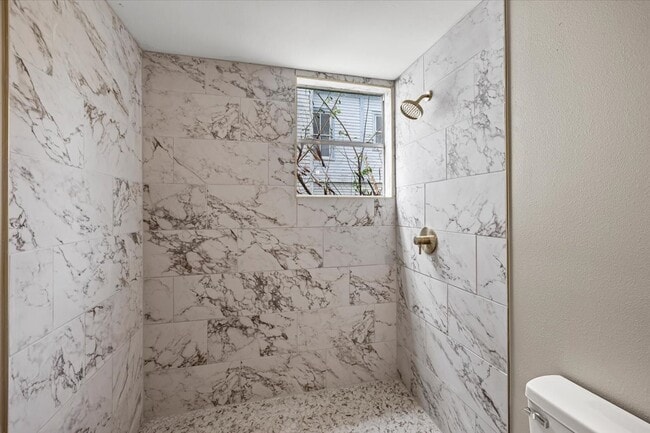 Building Photo - 1724 Winnie St