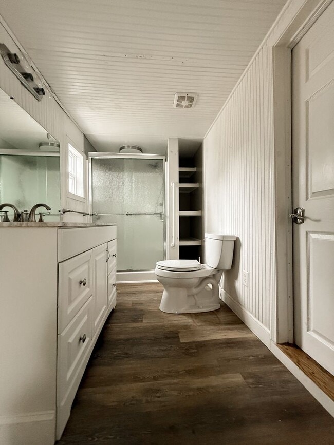 Building Photo - Spacious 5BR Home in the Heart of Old Hickory | Walkable + Convenient