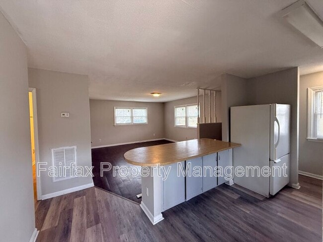 Building Photo - 3221 Dearborn Dr