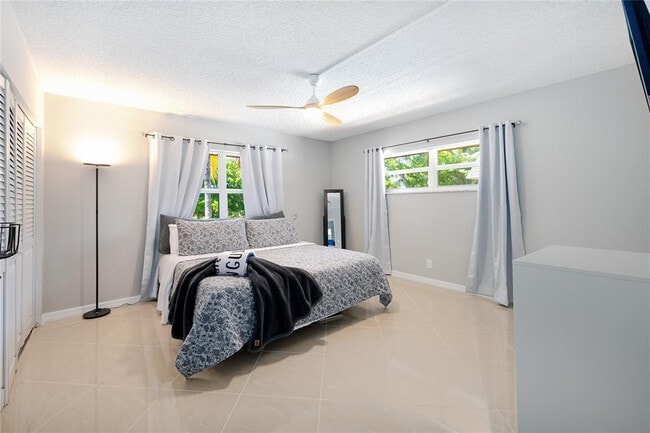 Building Photo - 770 SE 2nd Ave