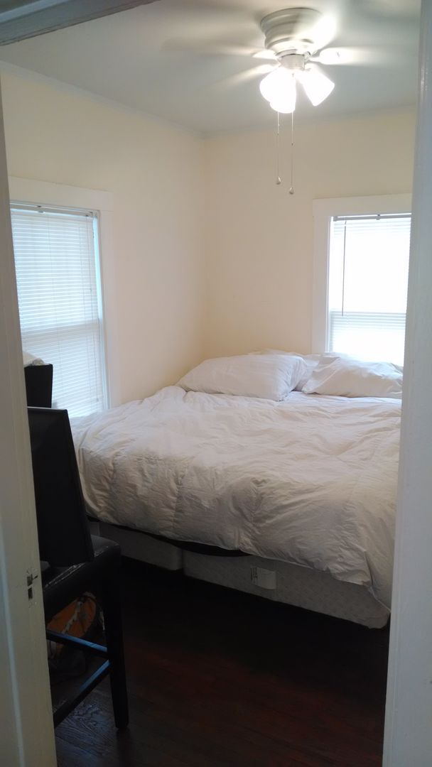 Building Photo - 3 Bedroom Morton Meadows Home for Rent - Close to Everything!